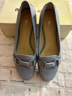 ÉTIENNE AIGNER VTG BRAISE BLUE PEBBLE GRAIN SILVER TONE BUCKLE WOMEN’S FLATS 7M